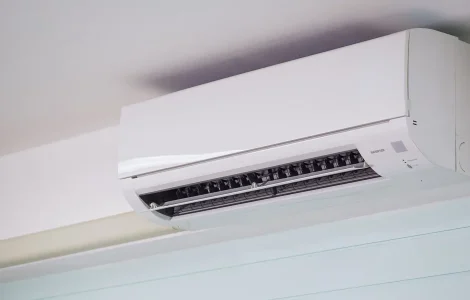 gros plan climatiseur mural interieur